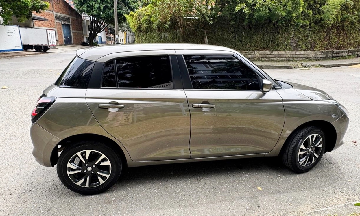 SUZUKI SWIFT 1.2 HYBRID 2WD 2025 $79.900.000 - Imagen 7